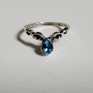 Elegant Silver Ring with Blue Gemstone